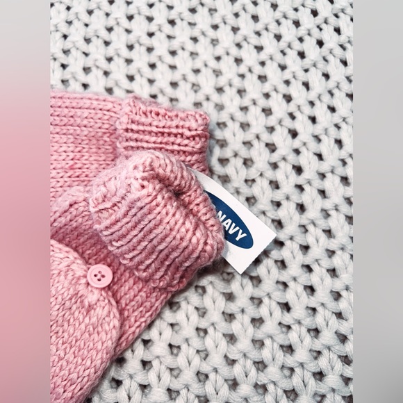 Old Navy Textured Basket-Weave Ear Warner & Honeycomb-Knit Convertible Gloves - Picture 6 of 6